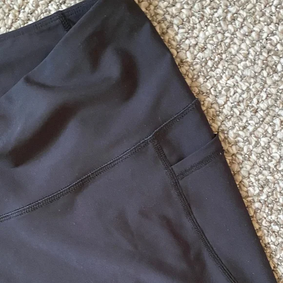 Women’s Black Power Soft Capri Leggings - Picture 4 of 6